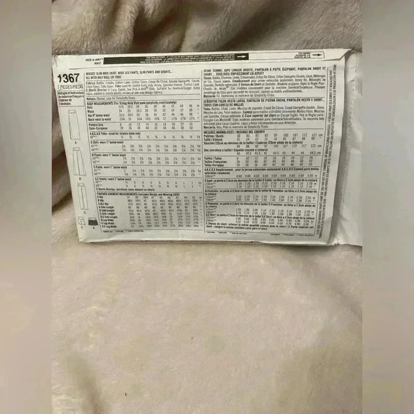 Simplicity Pattern 1367 K5 Size 8-16 only two pieces have been cut out - Picture 2 of 3